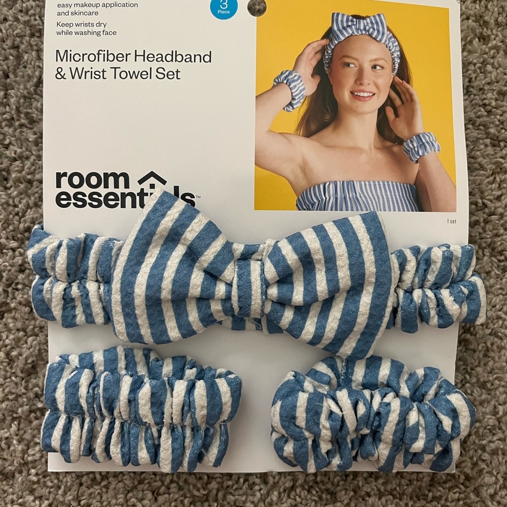Room Essentials Striped Blue and White Hair Set